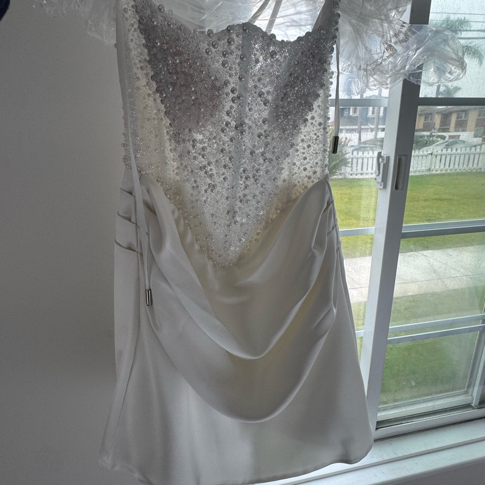Elegant White Strapless Mini Dress - Picture 3 of 5